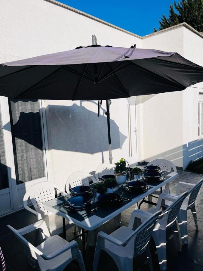 Spacious 2-Bedroom Apartment: Paris Area with Parking & Terrace Villepinte  Exterior photo