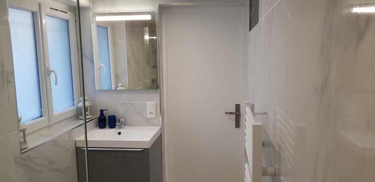 Spacious 2-Bedroom Apartment: Paris Area with Parking & Terrace Villepinte  Exterior photo